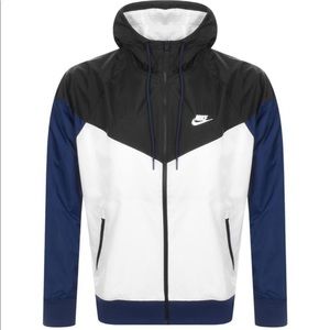 C- NWT Nike men’s Windrunner hooded jacket